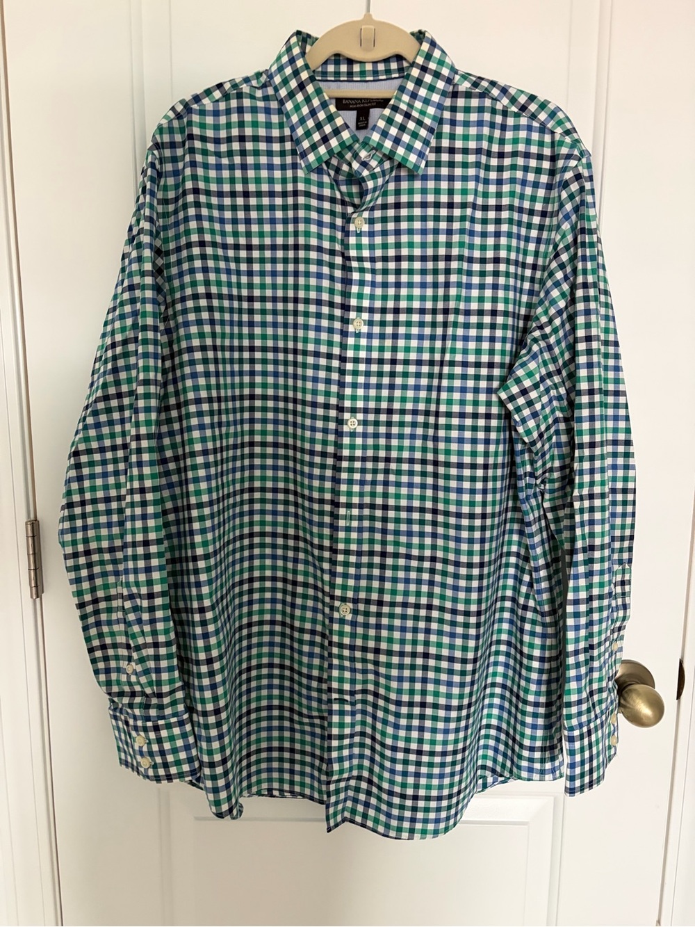 Banana Republic Men’s Green & Blue Button-Down Shirt. Non-iron Slim Fit